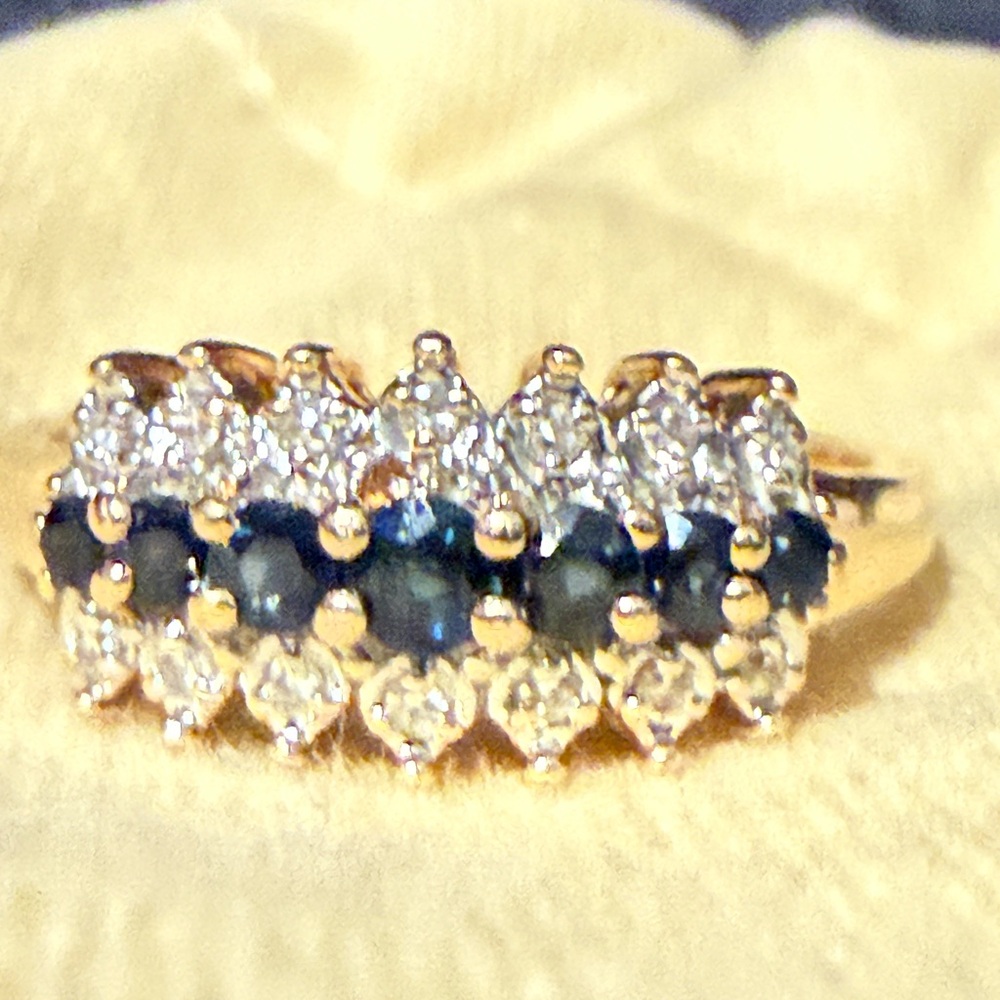 14 k yellow gold and diamonds sapphire ring